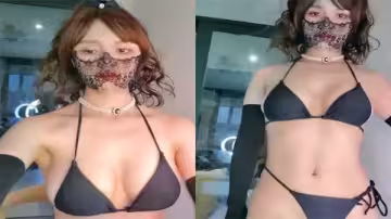 逆天顏值燈光五顏六色艷舞超級大秀超級超級超級漂亮首先來一段五顏六色的激情艷舞接著各種道具自慰高潮的時候淫水白漿好多啊_