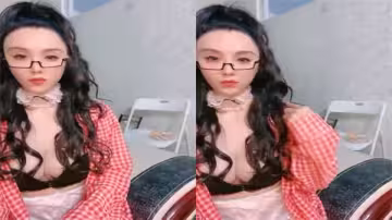 苗窕美乳眼鏡妹子淫聲盪語撩騷互動近拍掰穴扣弄騷逼