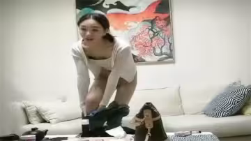 黑絲淫腳小美女七日征服高端外圍圈，登頂網約女王寶座！