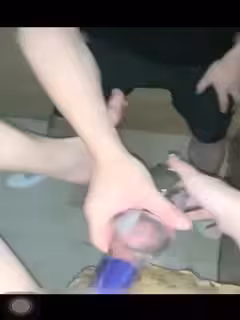 白嫩碎花裙學妹到KTV玩嗨了，直接用插嫩穴自慰到高潮！KTV里3P猛操！群交大聚會！各種玩弄！十分淫亂！