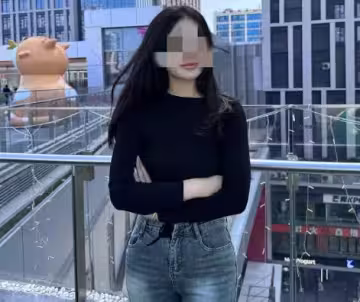 海角社區.瘋狂抽插堂姐的白虎騷逼把堂姐操得高潮不斷