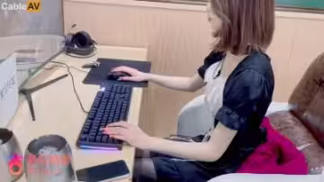 嬌喘女僕小桃的激情電競陪玩高潮