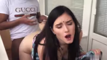 印度混血巨乳美女白皙誘人，主動鑽被窩口交求操，甘當饑渴母狗任人玩弄