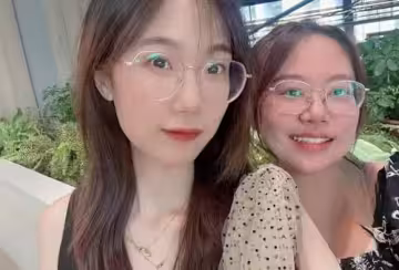 HLBDY哈爾濱醫科大學眼鏡妹李昕號稱東北三騷之首文質彬彬性慾極強被男友送去賣逼