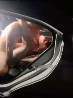 深夜戶外激情車震！小小的空間也可以開展各種性愛姿勢.