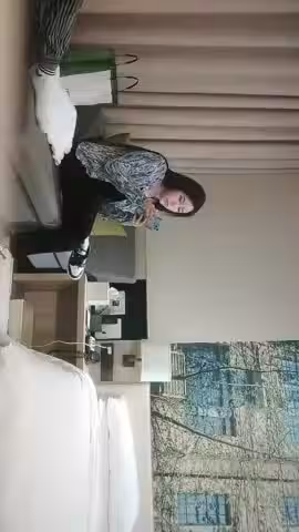 戰神小利花臂紋身外圍小姐姐，撩下內衣吸吮奶子，鏡頭前舌吻揉穴調情，主動騎乘套弄，扶腰後入打樁 new