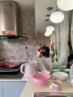 草人家老婆拍視頻1.