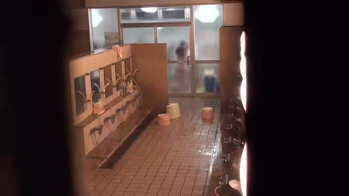 刺激到頂點！作死大神潛入校園女生公共浴室偸拍~刺激到頂點！作死大神潛入校園女生公共浴室偸拍2 new