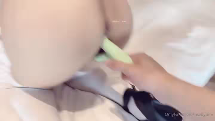 酒店3P大奶黑絲騷貨摳穴找G點高潮干出好多白漿叫的太誘人 new