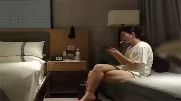 微胖肥臀馬尾騷婦跪沙發口交伺候，壯漢按頭狂操猛干