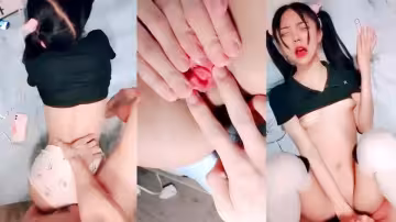鄰家有女初長成，全程露臉雙馬尾白絲誘惑，無毛白虎性感小嫩逼，又緊又粉讓大哥一下插進去了好疼，精彩刺激