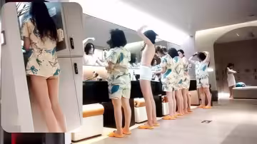 洗浴中心內部員工偷拍-眾多的小姐姐洗澡換衣服