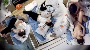 黑客破解偷拍-眼鏡小伙趁父母出差把小女友帶回家連干兩炮