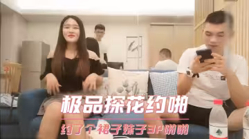 【千人斬探花】約了個裙子妹子3P啪啪，近距離酒店偷拍