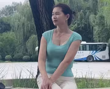 海角社區.老爸說他出差去了媽媽在家裡被我操成了母狗