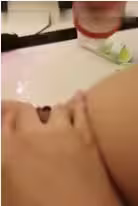 完美身材腰細屁股大穴特寫跪在沙發翹屁股好性感