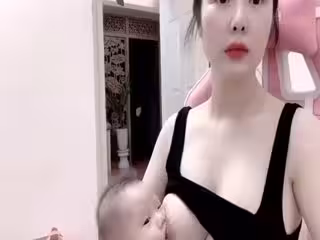 單親媽媽和榜一大哥連線直播哺乳