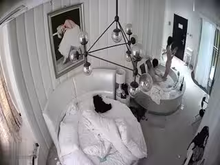 360酒店攝像頭晚上加完班出來開房減減壓的白領情侶嘗新在浴缸里做愛的