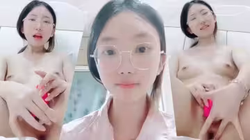 【安安寶貝】清純眼鏡學妹，暑假在家偷偷播，看著外表是個乖乖女，脫光了騷氣逼人