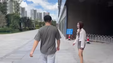 小胖下班停車場艷遇站街女，帶回家狂操菲菲干到腿軟！