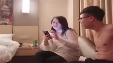 探花眼鏡男激情調教爆乳熟女，碩乳晃動不停歇