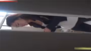 外網瘋傳！國內某高校女廁偷拍高清流出，清純校花如廁被拍到全身顫抖