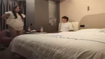 D罩杯爆乳騷貨穿女僕裝，日久生情火辣侍奉