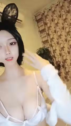爆乳豐臀網紅女神『DUANGDUANG巨乳』豪華展示超挺豪乳 掉地上能砸兩個大坑的爆乳 new