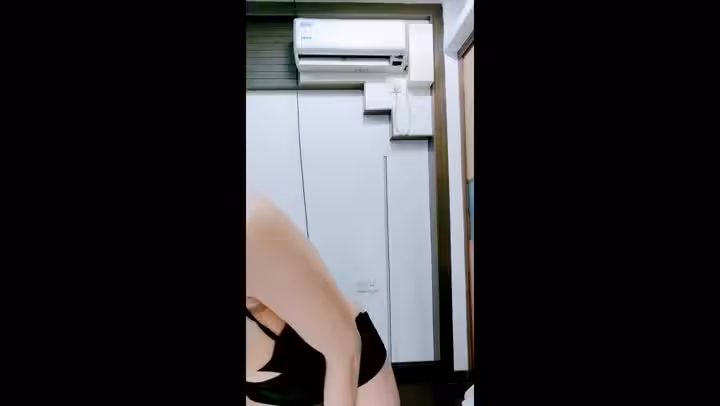 台灣騷御姐！極品大長腿！黑絲高跟鞋誘惑，道具插穴搞得好濕，淫語騷話，嬌喘呻吟不斷 new