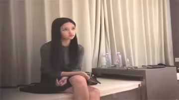 巨屌魔人高價約長腿苗條妹，粗壯肉棒狂插得她痛苦呻吟求輕點！