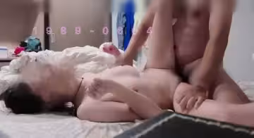 朝她的肩膀狠狠地咬下去-NTR重度控