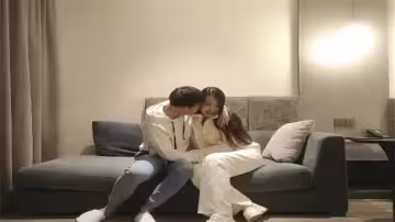 酒吧領舞濕身實戰！豐乳浪女被巨根狂插 白漿順著大腿往下流