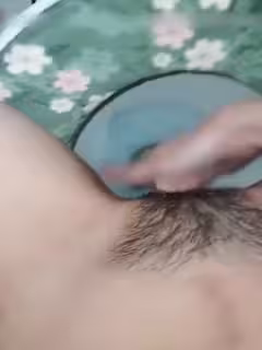 極品貧乳主播少婦，直播間裡騷浪挑逗慾火焚身