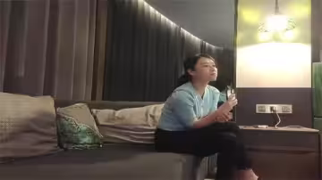 藍衣外圍妹宣言：蜜穴任君觀賞，唯獨禁舔！