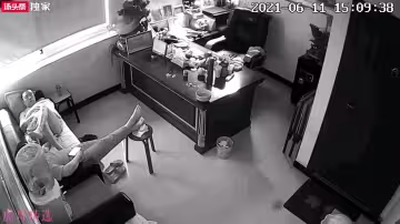 監控破解食堂大姐淪為鄉鎮領導的玩物，辦公室秘密做噁心的勾當