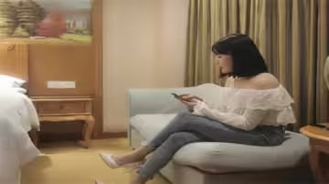 私約極品外圍嫩妹，漂亮騷貨慾火焚身求猛操！