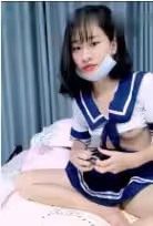 制服學生妹開直播自慰賺學費月高潮的時候斗內聲音不斷應該賺了不少