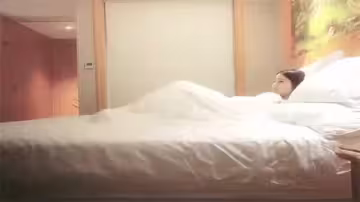 痴迷熟女的巨根猛男，約炮苗條貧乳御姐激情啪啪