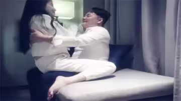 【趙總獵艷】床戰濕身誘惑 蜜穴潮噴淫水四濺