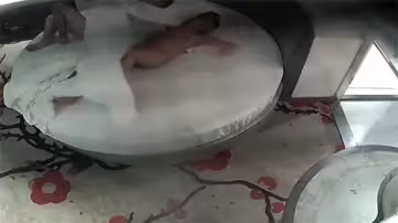 情趣酒店白色圆床偷拍流出，隐秘镜头下的疯狂性爱实录！