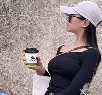 海角社區.和美女少婦鄰居在小樹林打野戰太刺激了