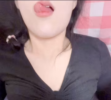 海角社區.與美女鄰居偷情的時候她老公打電話查崗邊接電話邊挨操