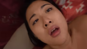 大眼萌妹李美靜遭洋人上司瘋狂抽插，浪叫連連直衝雲霄
