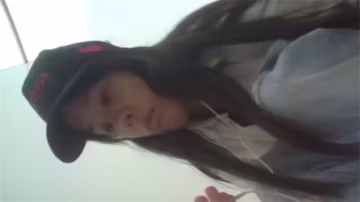 電子廠流出正面全景靚妹身穿連體裙.
