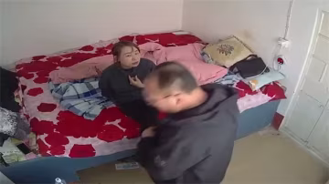 東北大叔趁老婆外出偷情，與炮友瘋狂交合，多體位淫叫不絕！
