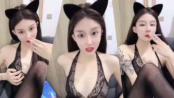 網紅模特女神，天然美乳美腿絲襪跳蛋自慰 (2)