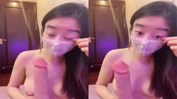 爆乳肥臀騷貨掰開濕穴求操，假屌猛干近拍狂噴淫水！淫聲浪語互動撩爆你的心！