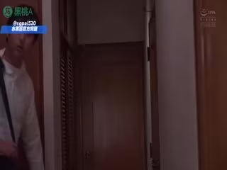 番號250807H無碼亂倫：人妻假借健身當兒子面挨操，攝影師後入狂插騷穴，淫液飛濺吸吮蜜穴淫香，內射人妻淫蕩肉壺