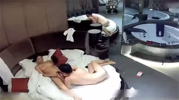 火辣誘人的豪乳尤物，一解衣露出那令人垂涎的秘境！