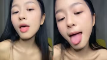 肥臀巨乳騷貨淫叫不停 掰穴摳逼特寫 假屌抽插自慰高潮噴水